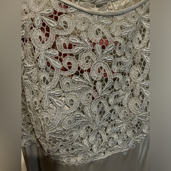 Silver evening gown - Picture 5 of 11